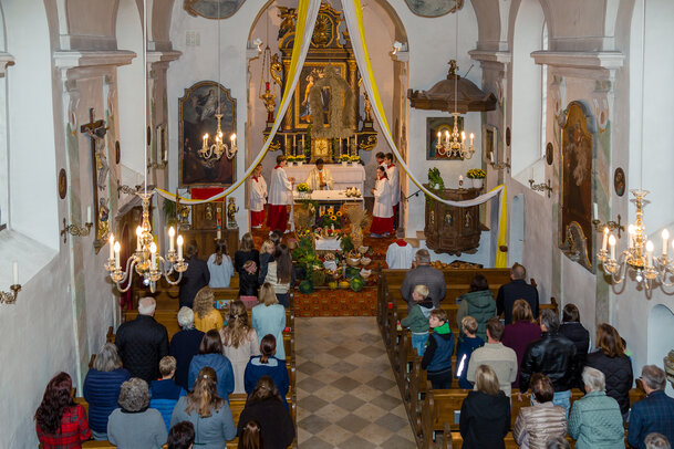 Thumbnail: _JA 24134 Erntedank in Hohenried, Kirche, Messe.jpg